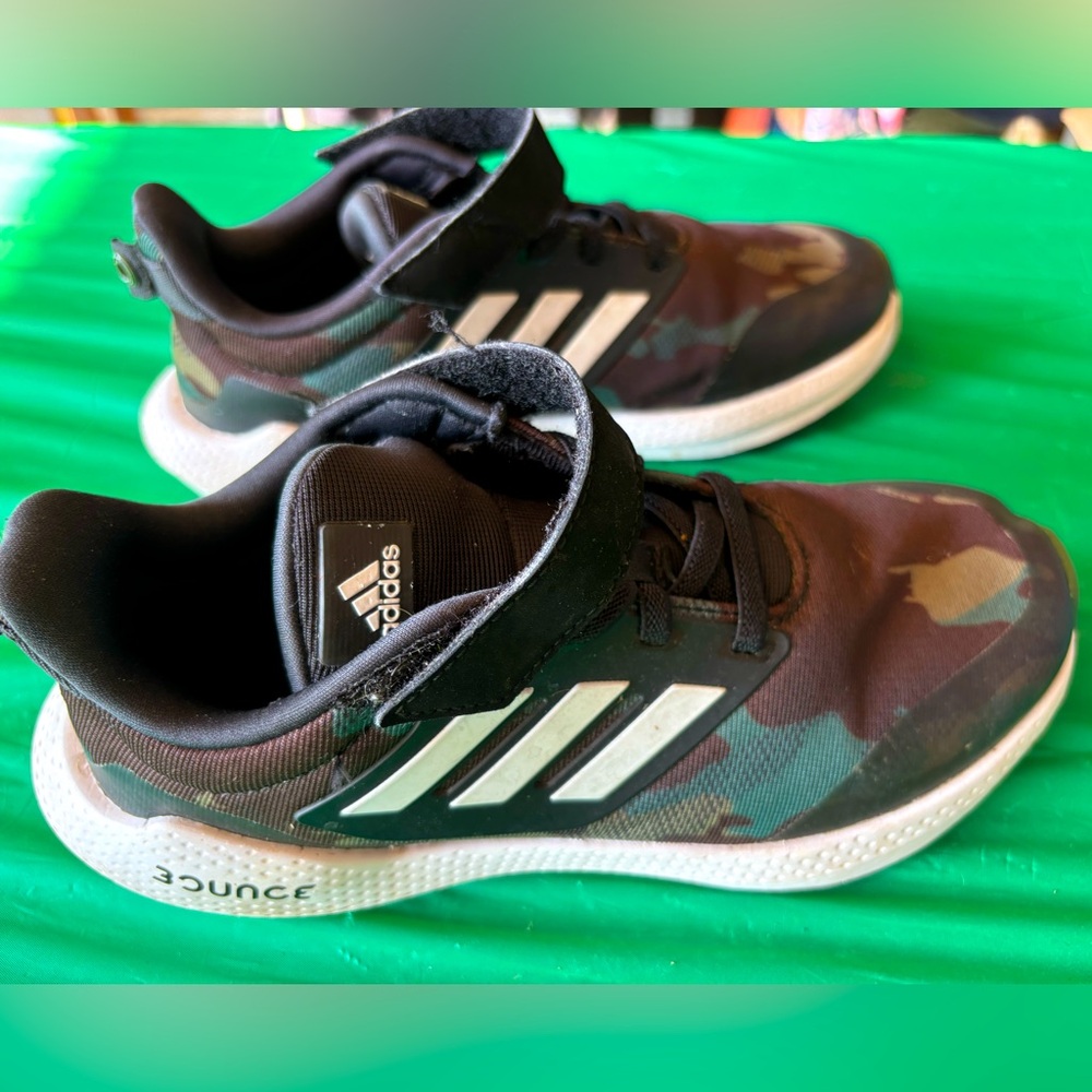 Adidas Bounce tennis shoes- Cameo size 2.5Y